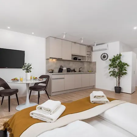 Apartman Molo Longo - &