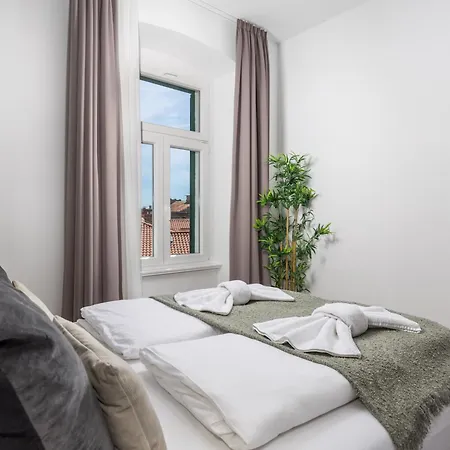 Apartman Molo Longo - & *