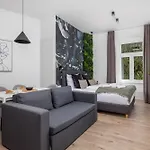 Molo Longo - & *