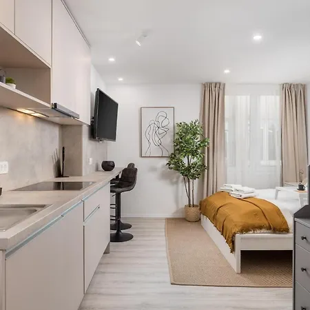 Molo Longo - & * Rijeka