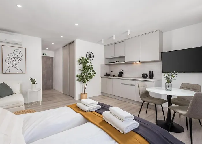 Molo Longo - & Apartment Rijeka
