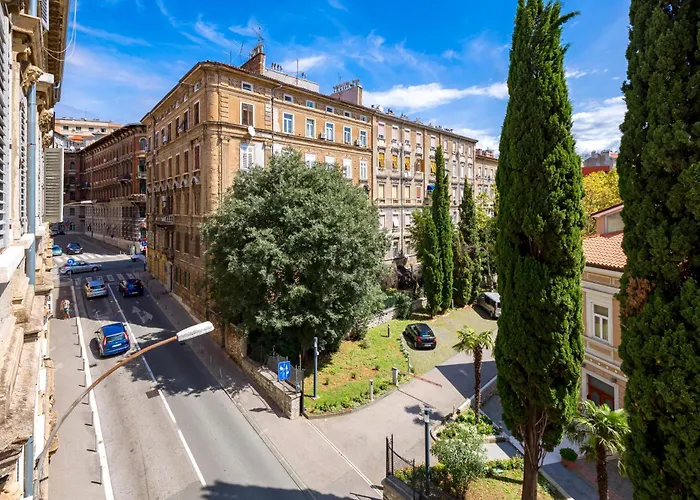 Molo Longo - & Rijeka